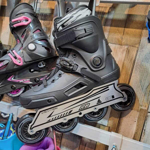 کفش اسکیت بزرگسال رولربلید مدل RB 90 چرخ ۹۰ میل